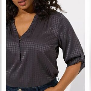 TORRID Harper Satin Jacquard Pullover 3/4 Sleeve EUC